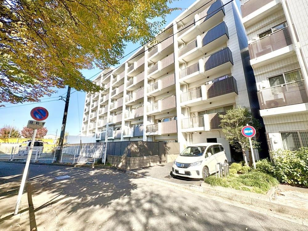 Sunny 2LDK+S Ground Floor Apartment with Private Garden in Iruma - Photo 1