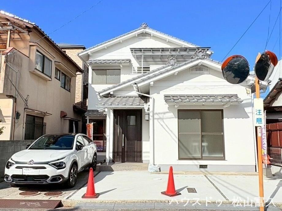 Fully Renovated 3LDK Home Ready for Immediate Move-in - Photo 1