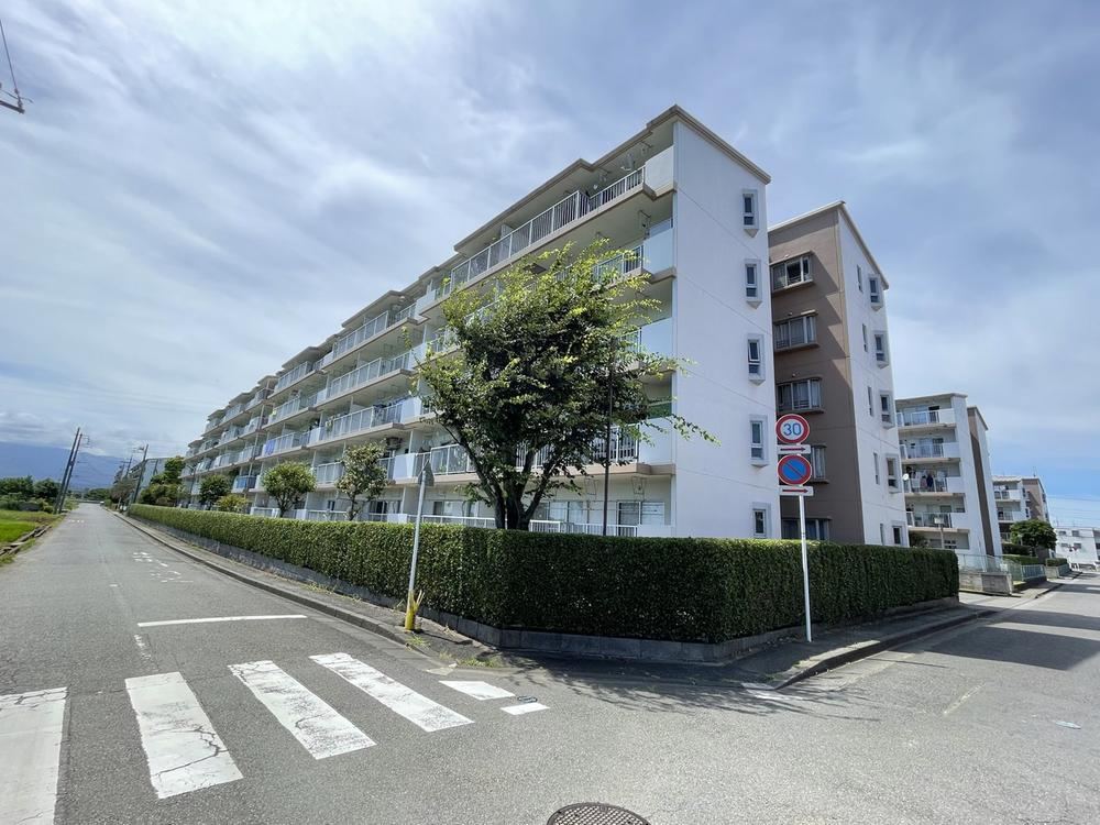 Convenient 3LDK Apartment Near Iritani Station - Photo 1