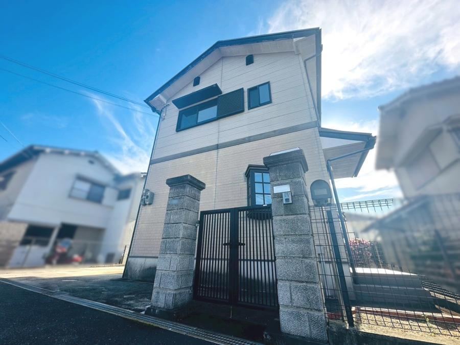 Recently Renovated 4LDK Home in Nishi Daiji Akada Town - Photo 1