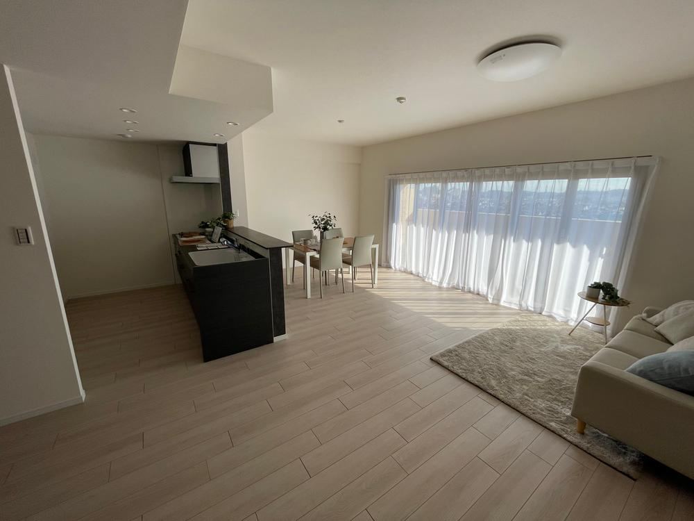 Renovated 4LDK Apartment with Free Parking - Photo 1