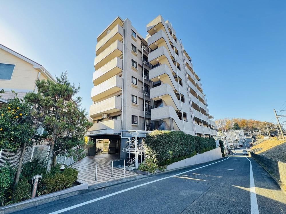 Newly Renovated 3LDK Apartment in Tama - Photo 1