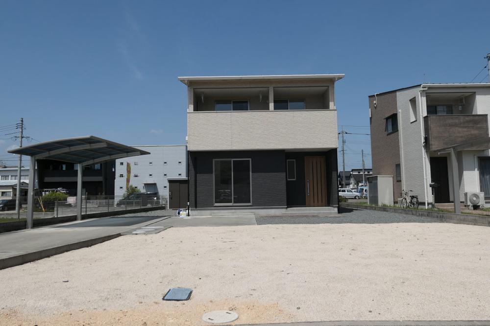 Renovated 4LDK Detached House with Ample Parking - Photo 1