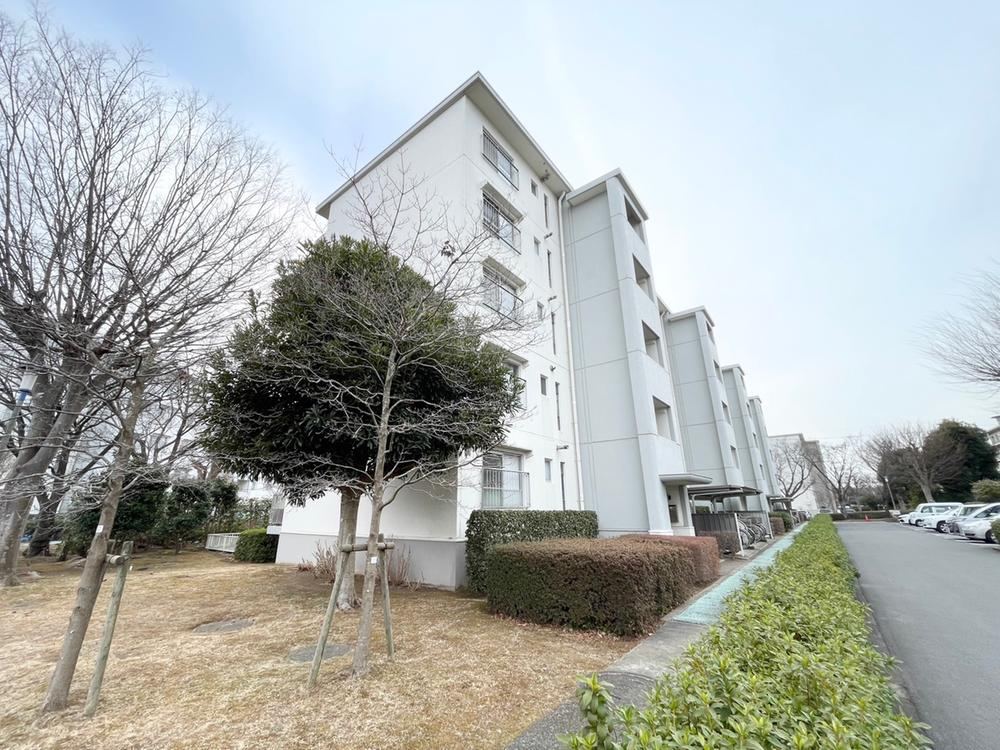 Spacious 4LDK Apartment Near Nishi-Shirai Station - Photo 1