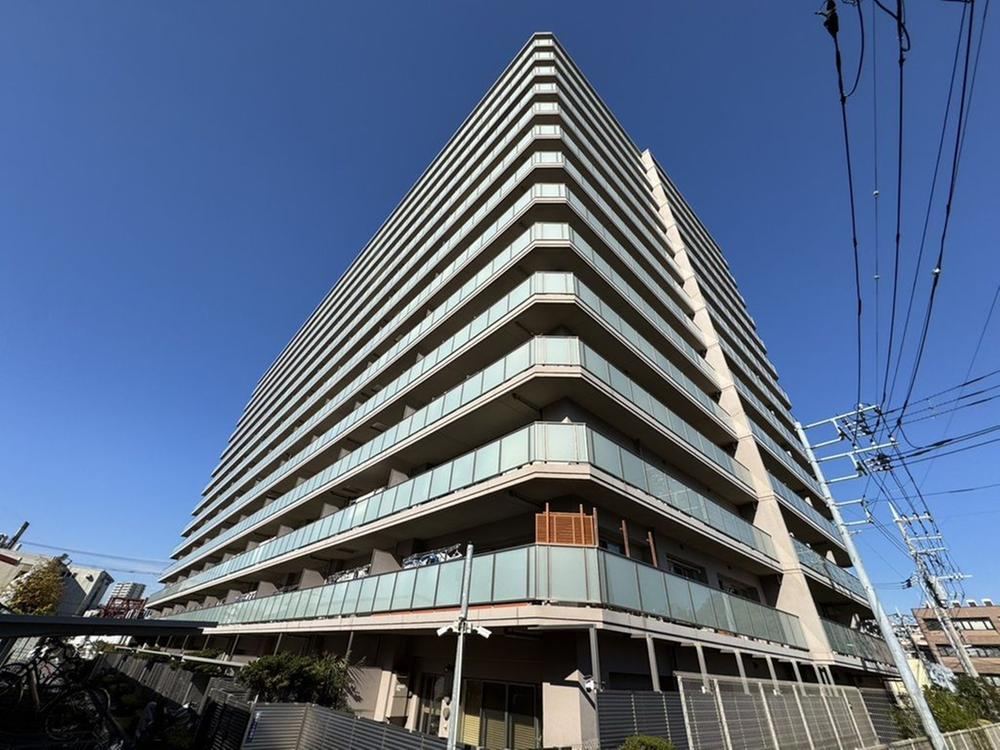 Modern 3LDK Apartment in Fujisawa - Photo 1