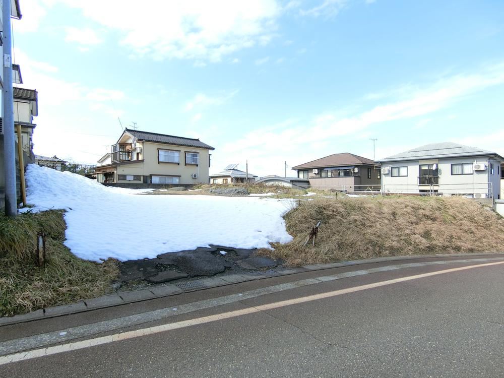 Spacious Land with No Building Conditions - Photo 1