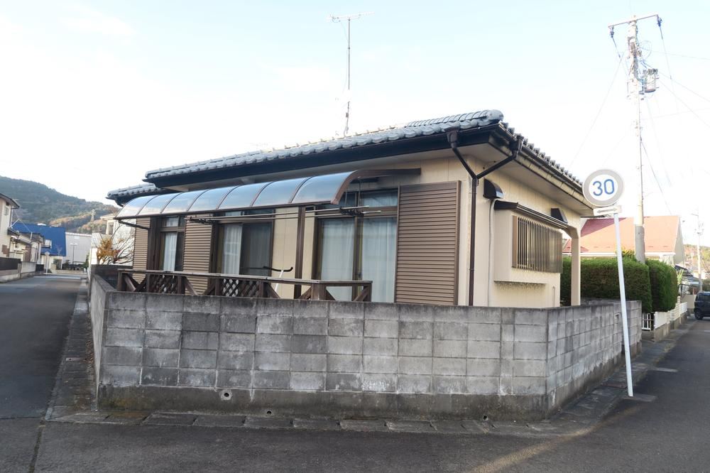 Peaceful Residential Area with Sea Breeze - Photo 1