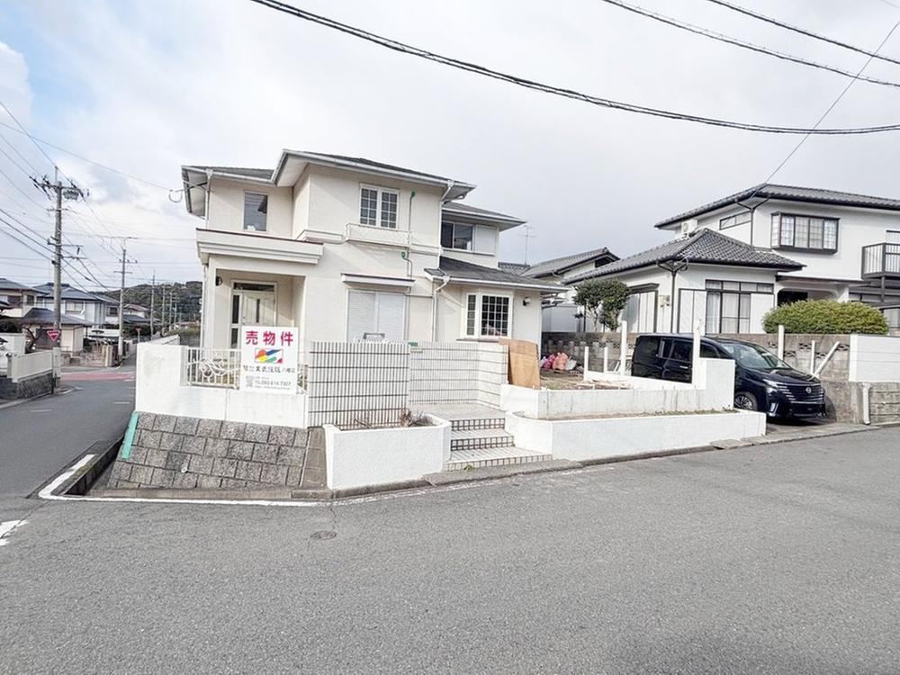 Under Renovation: Spacious 3LDK Corner Lot Home - Photo 1