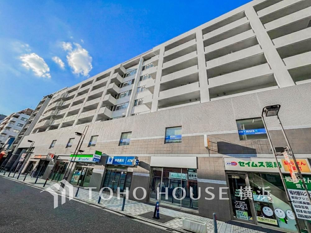 Renovated 2LDK Apartment with Sunroom in Central Yokohama - Photo 1