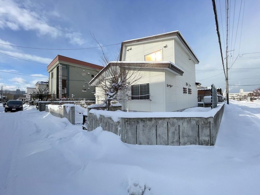 Spacious 4LDK Corner Lot Home in Ishikari - Photo 1