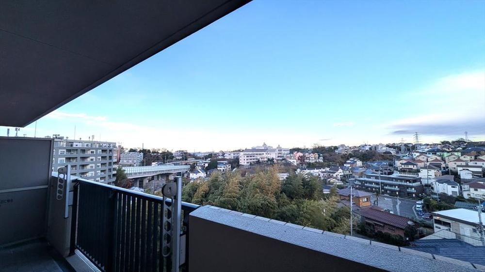 Spacious 3LDK Apartment in Sugita with Modern Amenities - Photo 1
