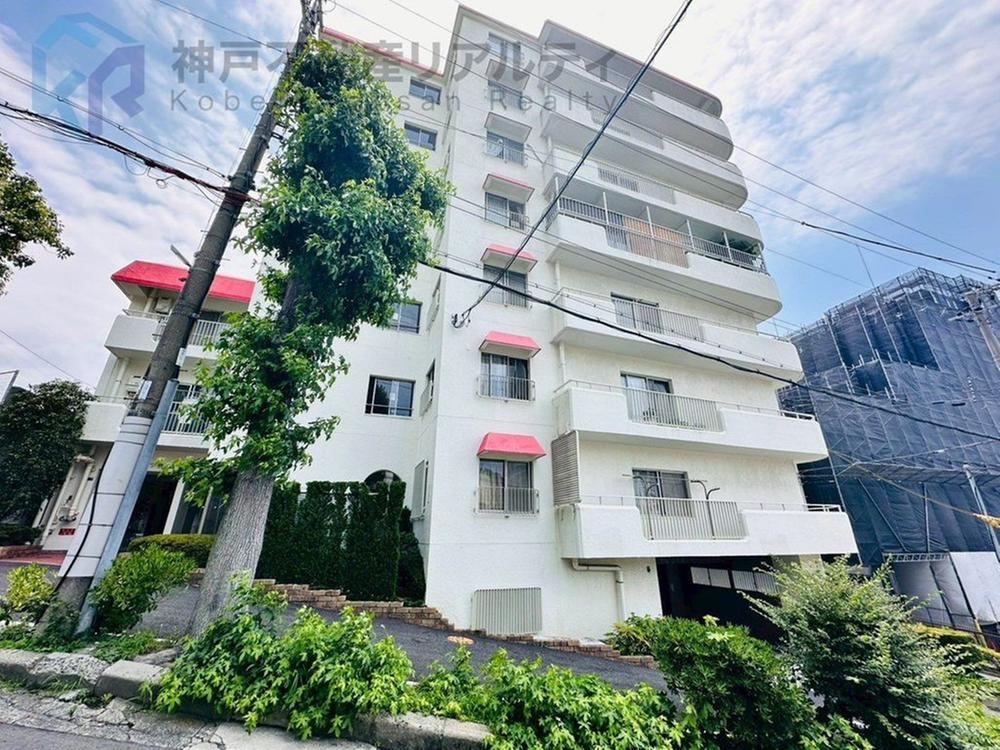 3LDK apartment in Chuo Ward, Kobe, Hyogo - Photo 1