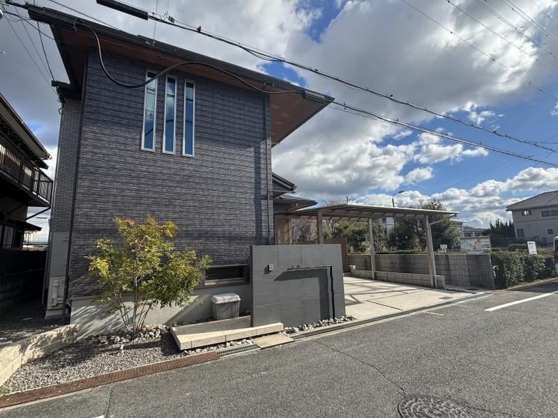 Contemporary 3LDK House in Takakuradai - Photo 1