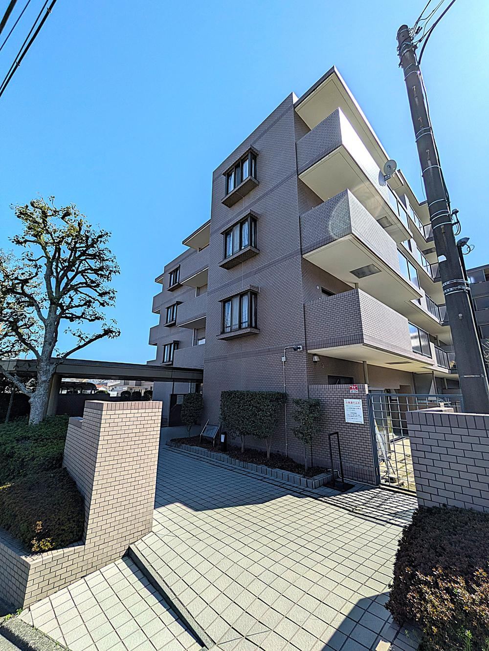 Spacious 3LDK Apartment with Renovation in Yokohama - Photo 1