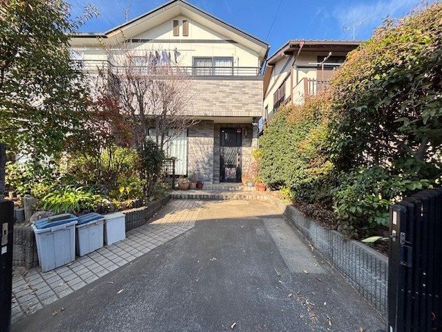 Spacious 3LDK Home with Garden in Onda, Tokyo - Photo 1