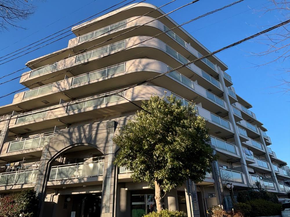 Bright 3LDK Apartment with Commercial Facilities Nearby - Photo 1