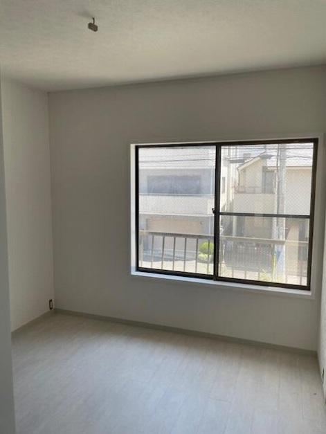 2LDK House with Multiple Train Access - Photo 1