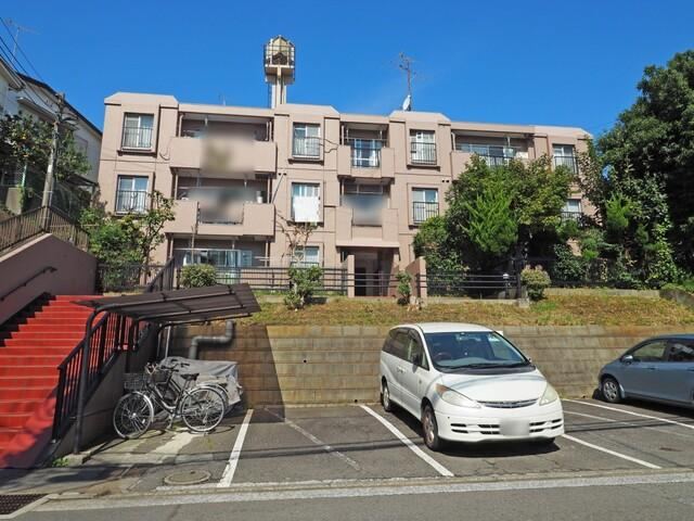 Spacious 3LDK Apartment Near Kikuna Station - Photo 1