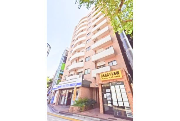 Fully Renovated 1LDK Apartment in Hiroo - Photo 1