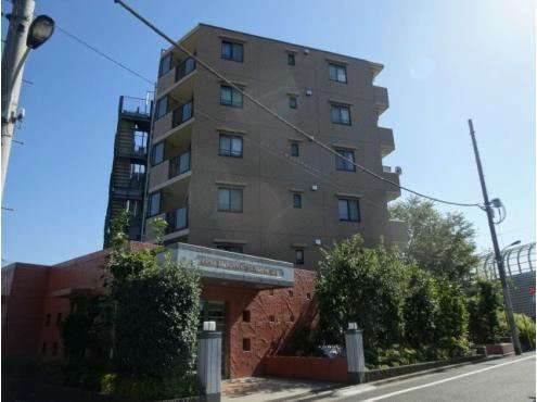 Bright 3LDK Corner Apartment in Oizumicho - Photo 1