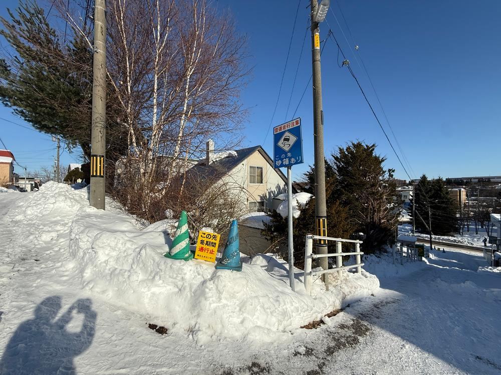 Corner Lot in Sumikawa with No Building Conditions - Photo 1