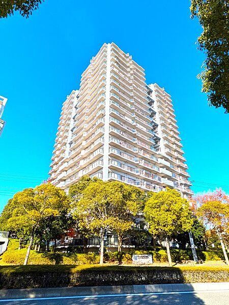 High-Floor 3LDK Apartment in Oguradai - Photo 1