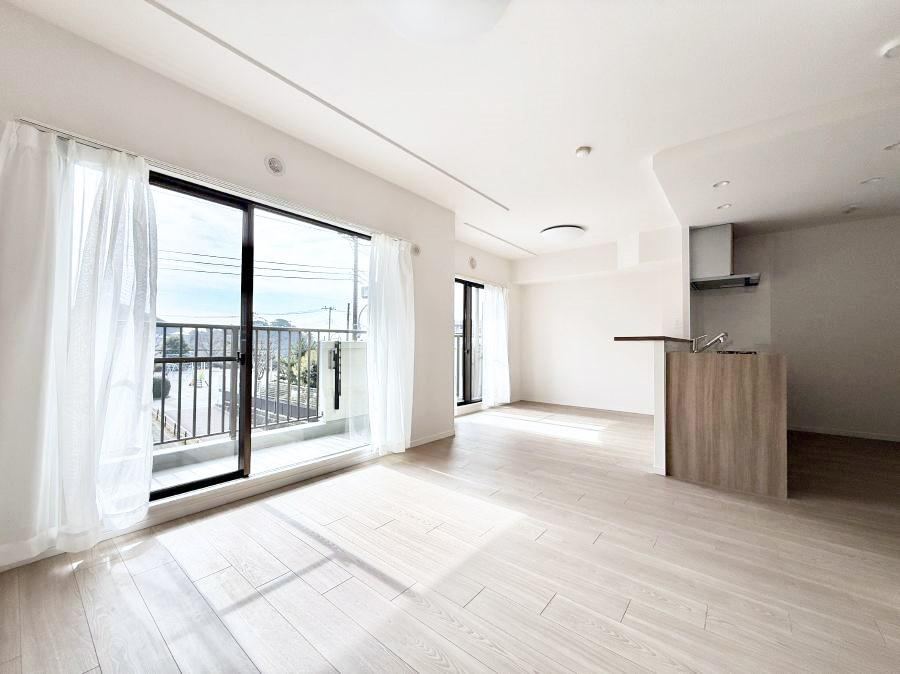 Modern 3LDK Apartment in Yokosuka - Photo 1