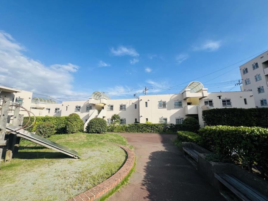 Spacious 3LDK Apartment in Fujisawa - Photo 1