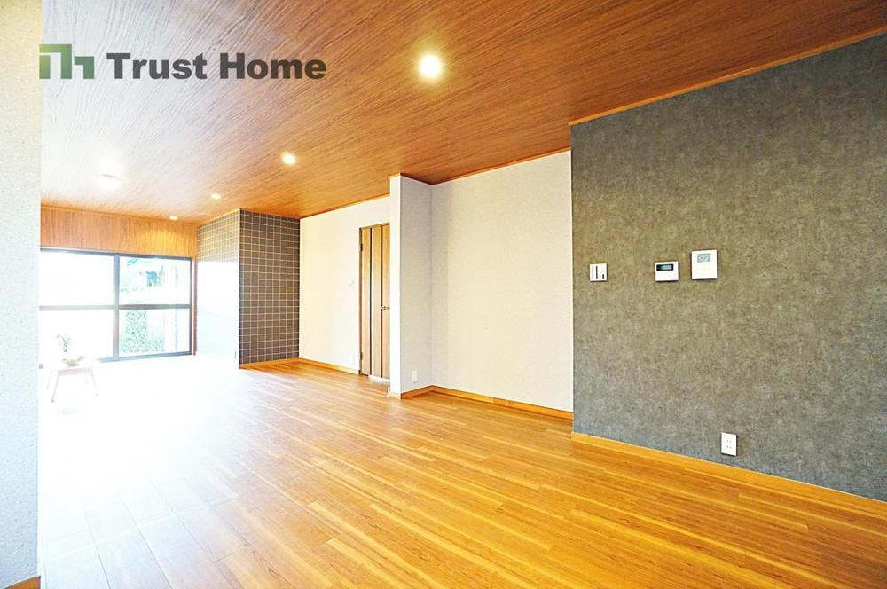 4LDK House with Renovations and Modern Features - Photo 1