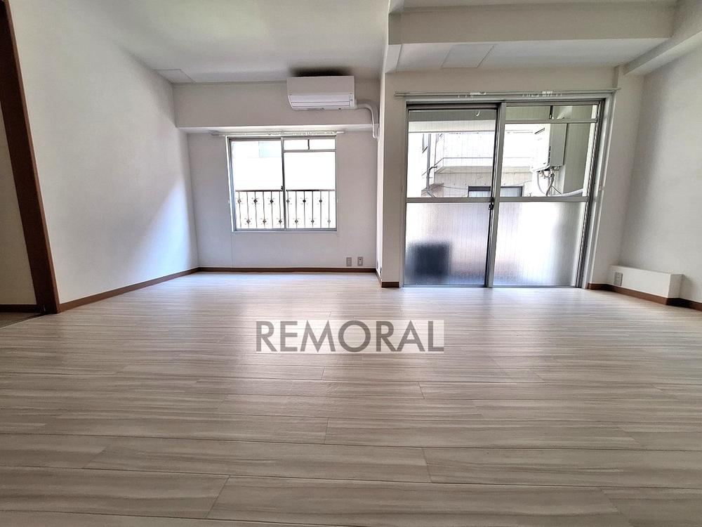 Renovated 1K Apartment in Takadanobaba - Photo 1
