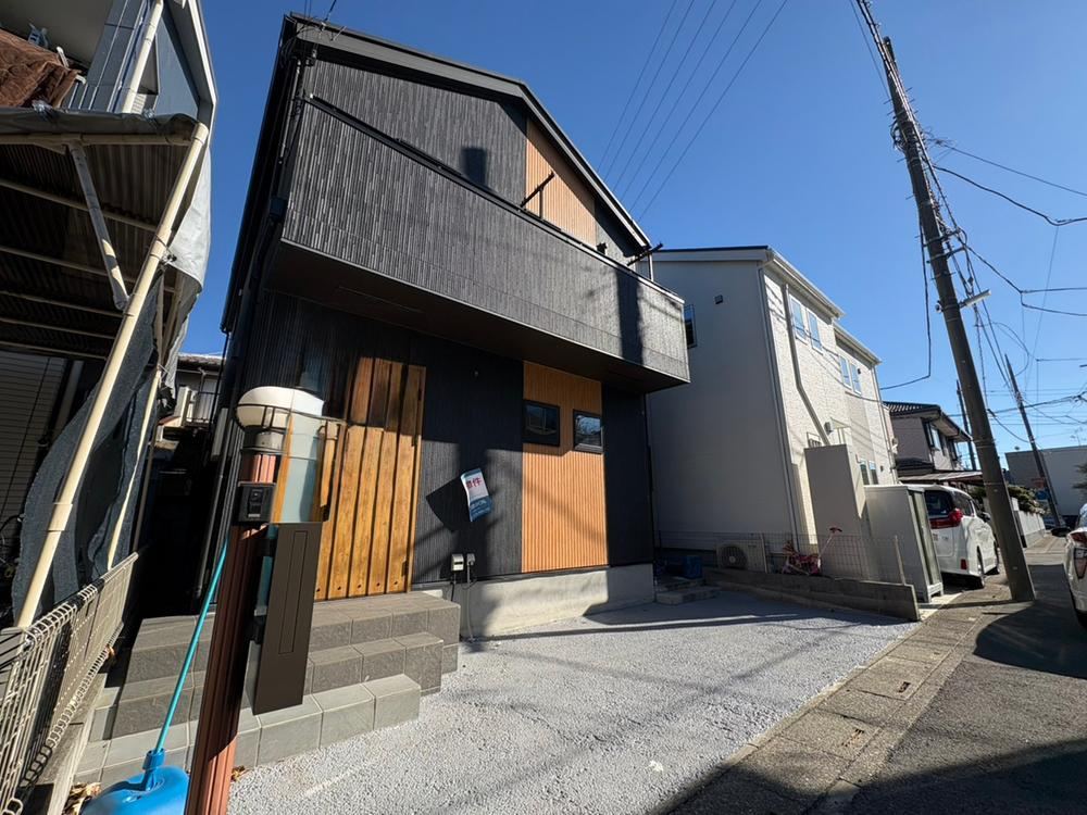 Elegant 4LDK Home with Open Living Space in Mitsuwa, Kawaguchi - Photo 1