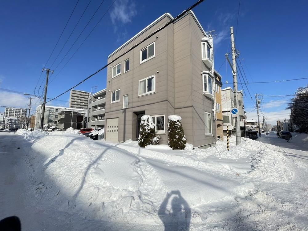 Renovated 4LDK Detached House in Toyohira - Photo 1