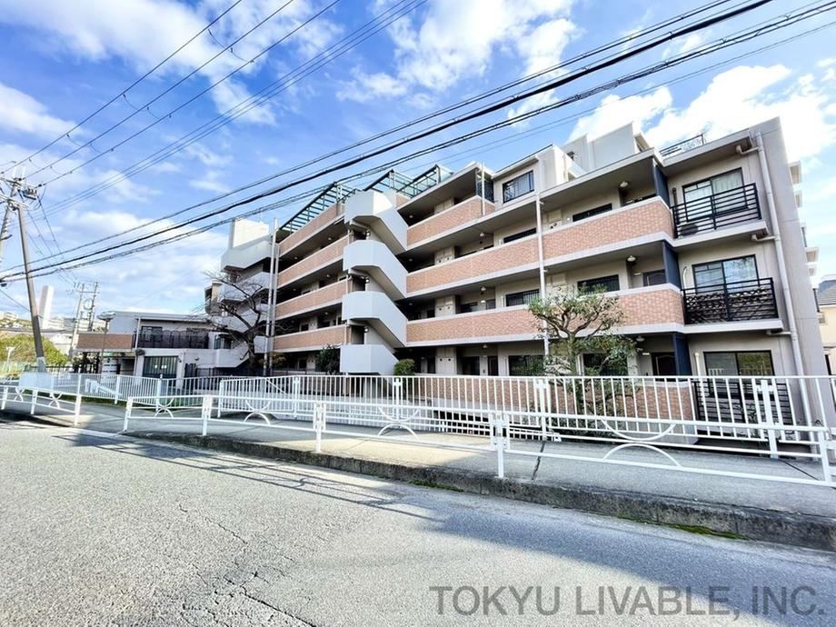 1LDK apartment in Suita, Osaka - Photo 1