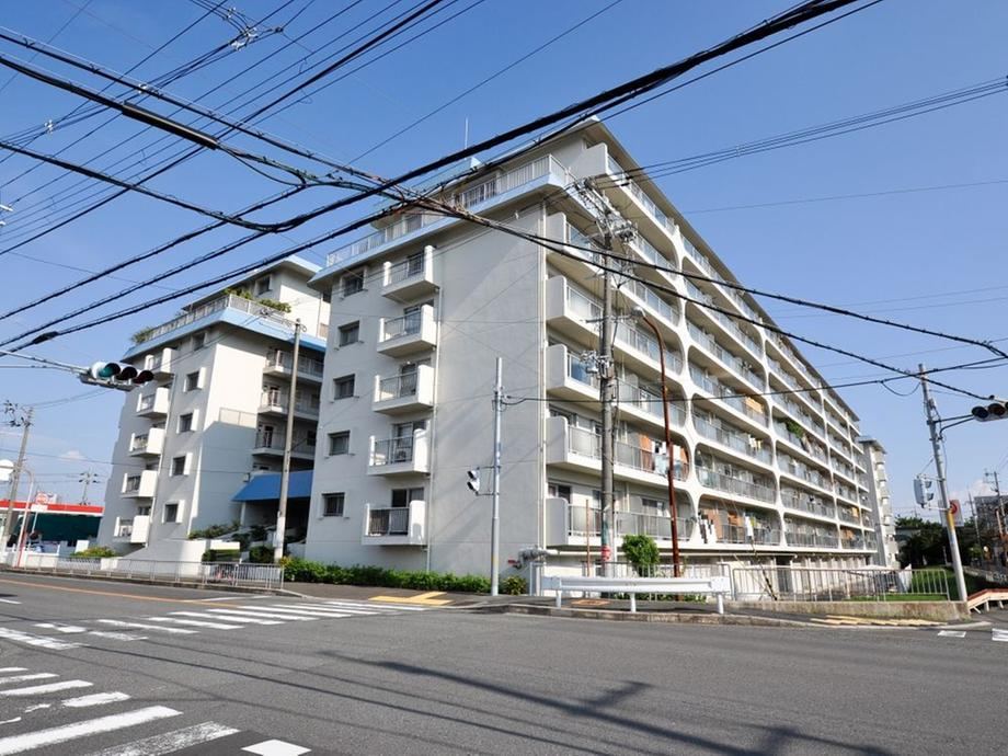 4DK apartment in Takatsuki, Osaka - Photo 1