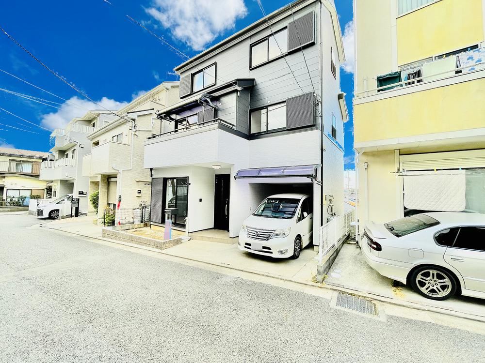 Well-Located 4LDK Home Near Takazashibuya Station - Photo 1