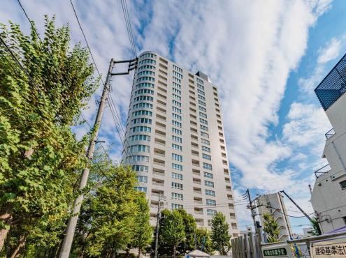 2LDK+S apartment in Minato Ward, Tokyo - Photo 1