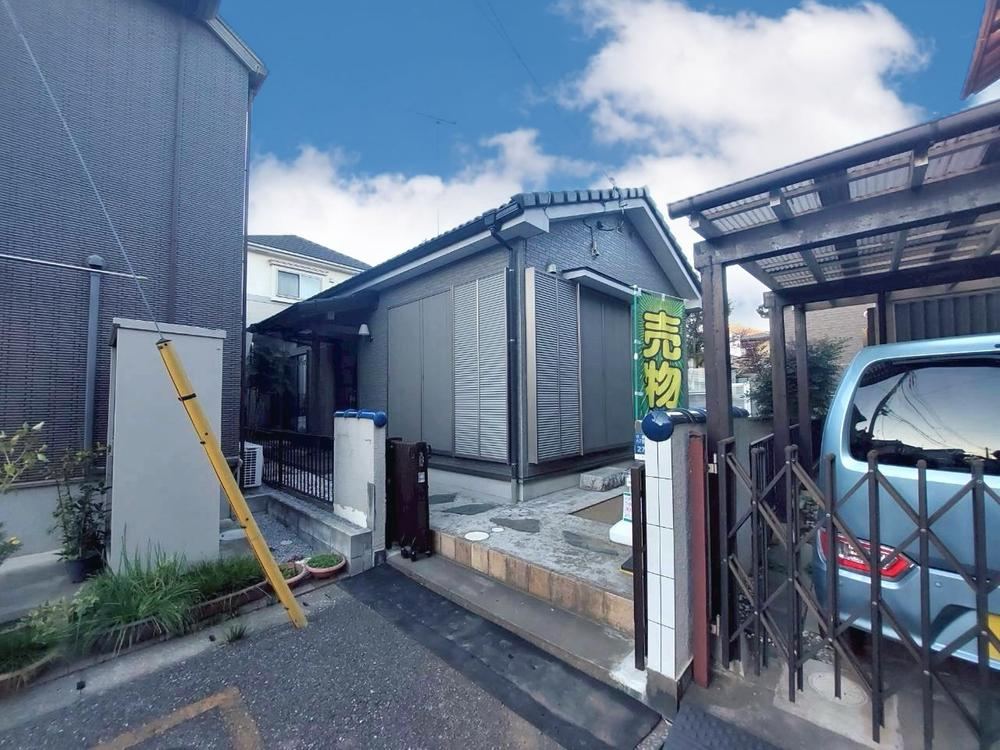 Renovated 2LDK Detached House with Great Amenities - Photo 1