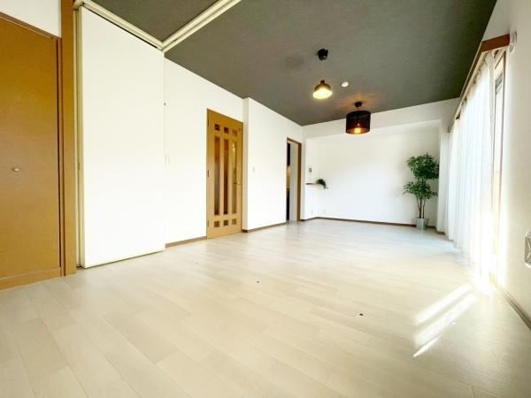 2LDK apartment in Toyonaka, Osaka - Photo 1