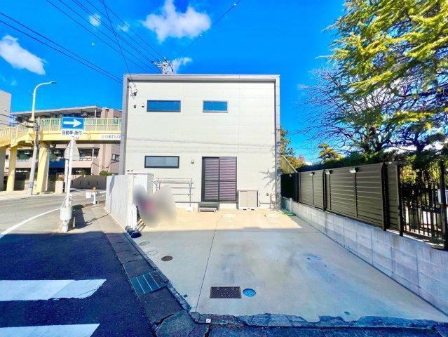 Newly Built 3LDK House Near Hanamizuki-dori Station - Photo 1