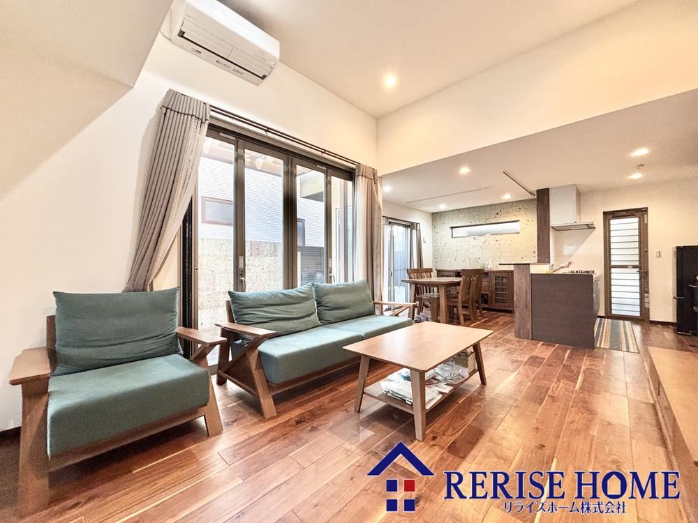 Modern 4LDK Home with Great Amenities in Mitaka - Photo 1