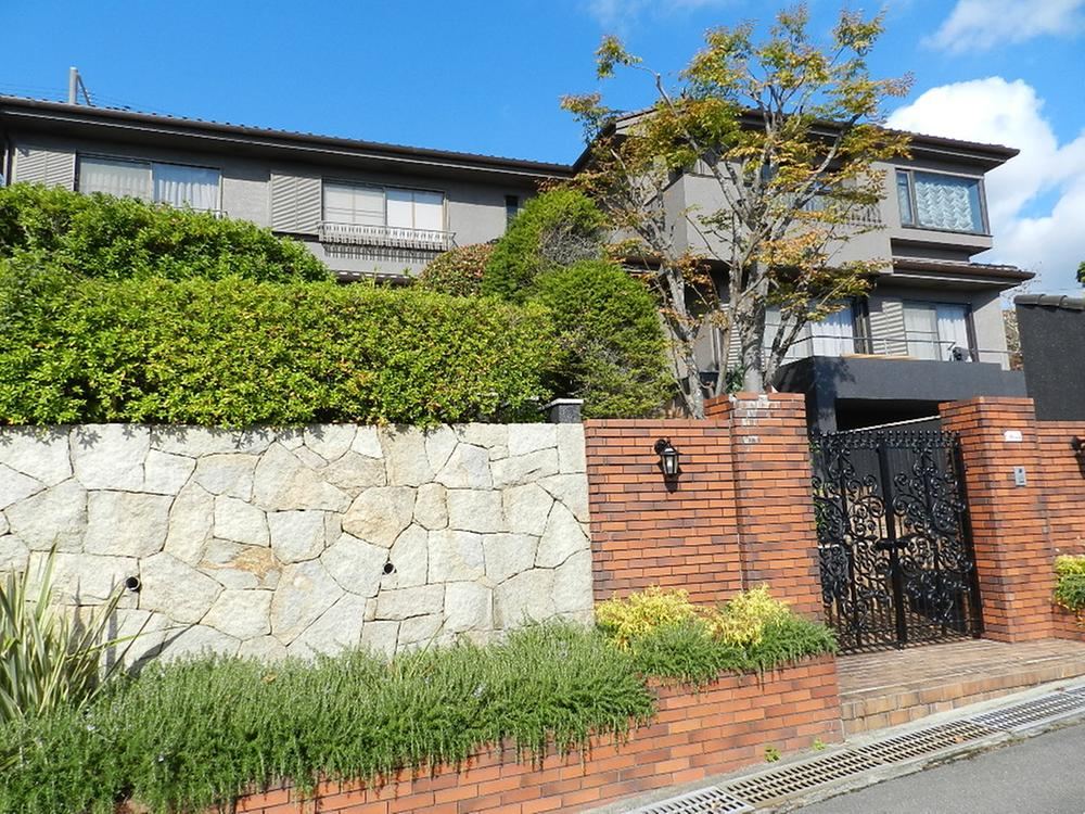 Luxurious 7LDK Detached House in Takarazuka - Photo 1