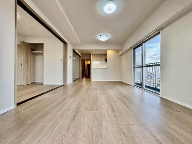 Well-located 3LDK Apartment in Koshigaya - Photo 1