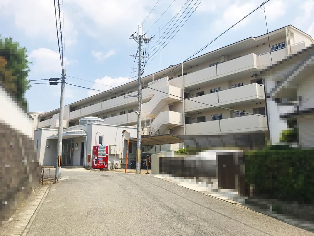 2LDK apartment in Tondabayashi, Osaka - Photo 1