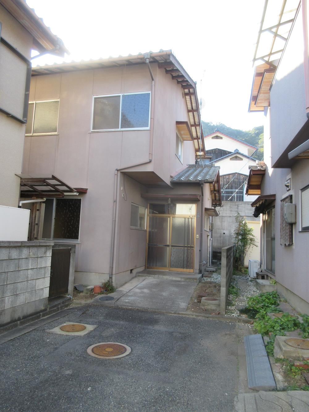 Renovation Potential 12DK House in Tamano - Photo 1