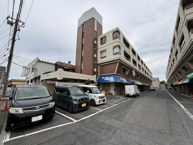 3LDK Apartment on the Top Floor in Matsudo - Photo 1