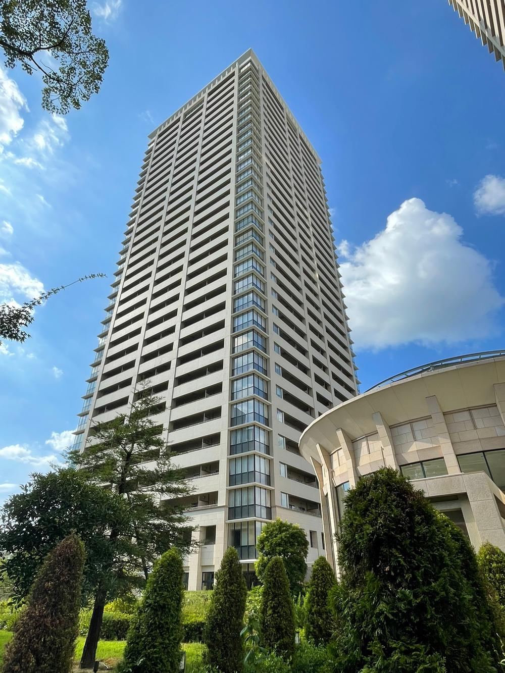 2LDK apartment in Takarazuka, Hyogo - Photo 1