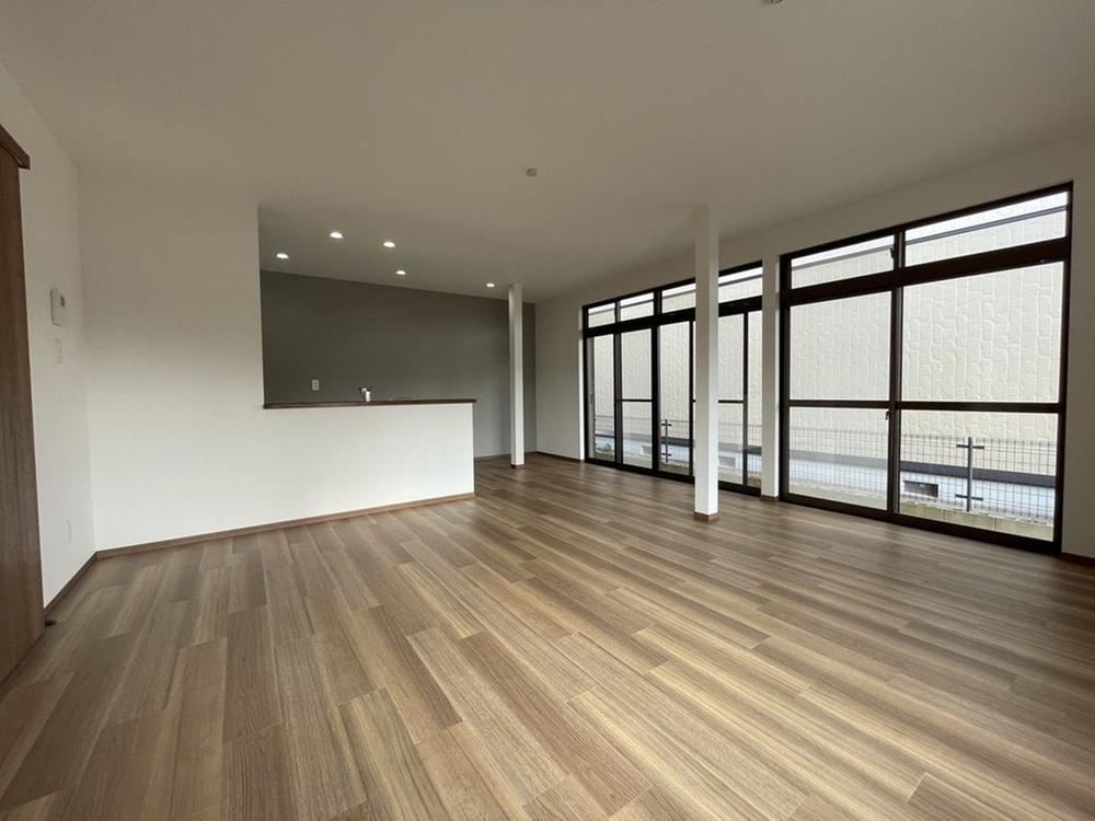 Fully Renovated 4LDK House in Ashiya - Photo 1