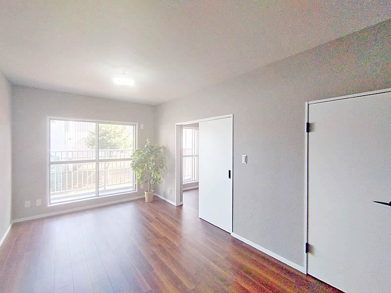Bright Renovated Corner Apartment in Kamimizo - Photo 1