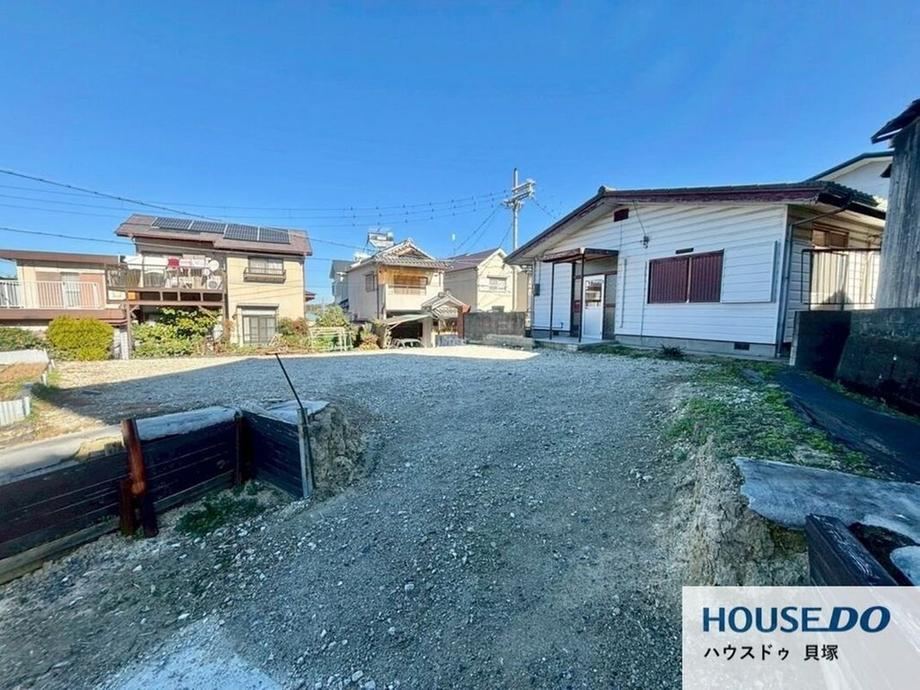 Spacious 4DK with Renovated Bathroom - Photo 1