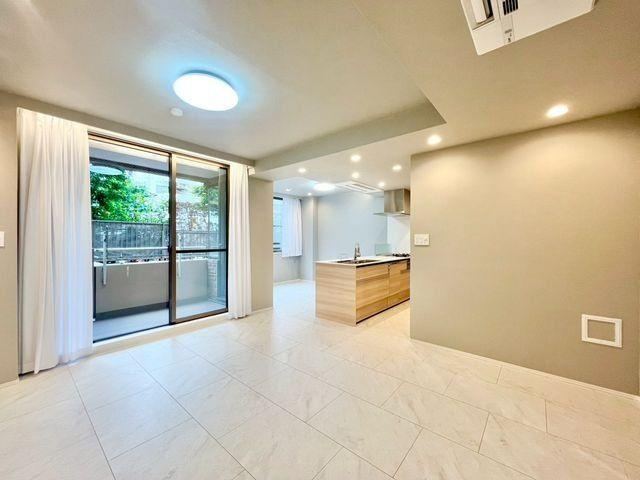 3LDK apartment in Shinjuku Ward, Tokyo - Photo 1